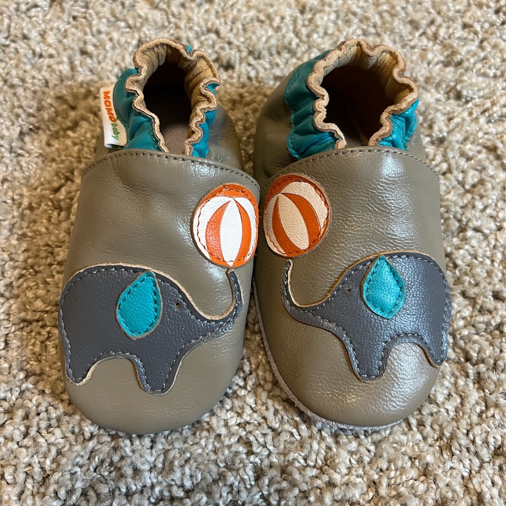 NWOT Momo Baby soft sole leather bootie, elephant (unisex)